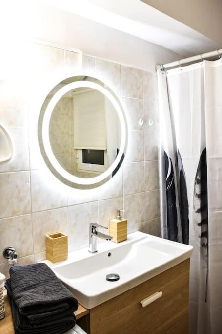Newly Renovated-City Center Apartment Athén Kültér fotó